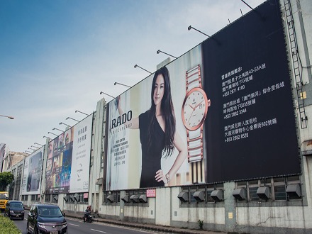 传媒连锁 - 戶外大型广告 (灯布)