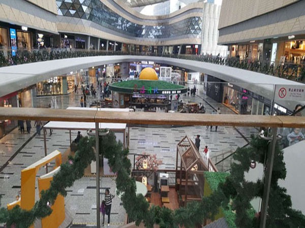 广告工程安装, 珠海华发商都圣诞气氛 -「力奇广告」