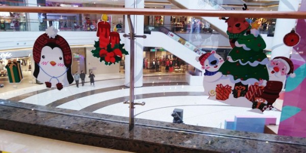 奥园广场的可移背胶圣誔气氛 - 珠海喷绘 -「力奇广告」