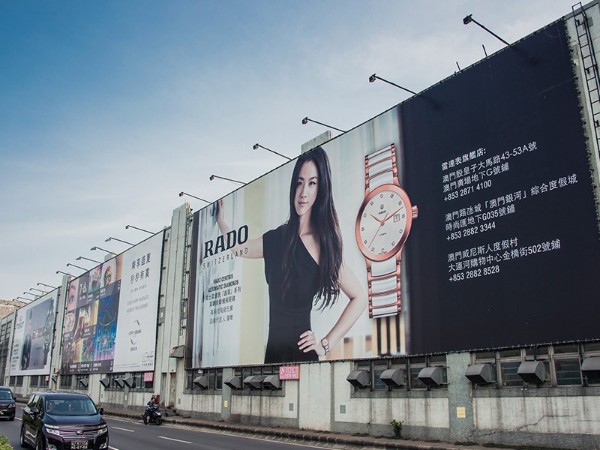 淡谈户外广告喷绘在广告制作行业的前景 -「力奇广告」